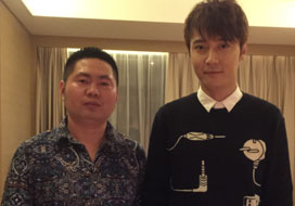 广州卧龙与明星合影